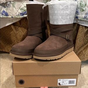 UGG classic short bellina belted Boots in brown
